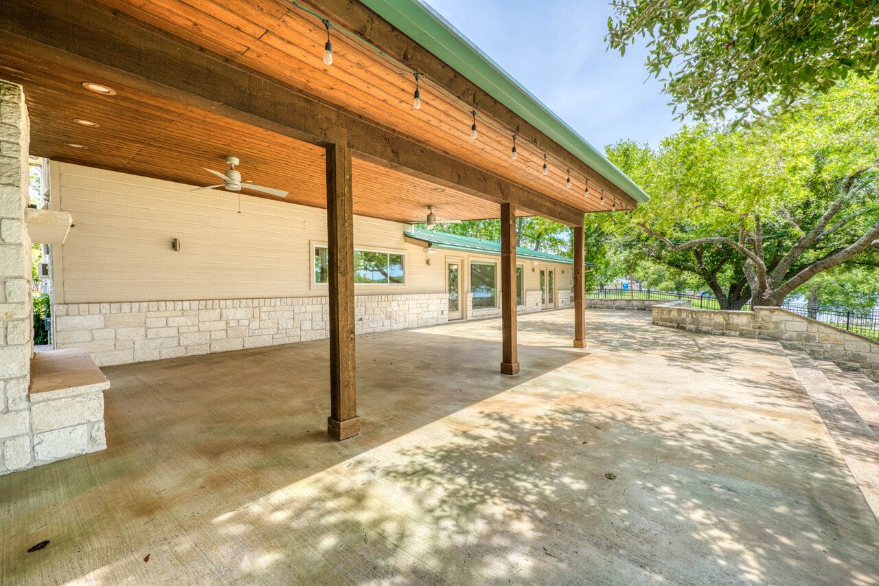 1704 Bluebonnet Lane