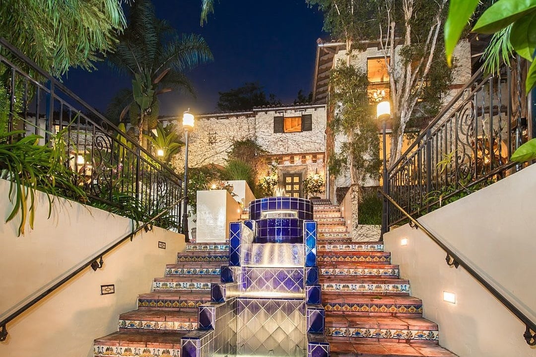 Sapphire Manor