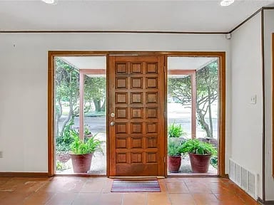 2613 Woodmont Cir