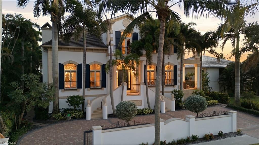 Old Naples — Luxury Homes, Beachfront Living & the Heart of Downtown Naples