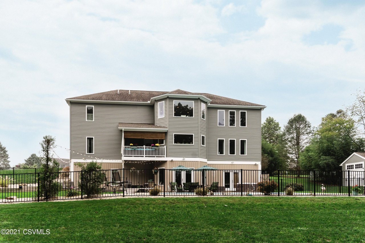 381 Bluebird Ln