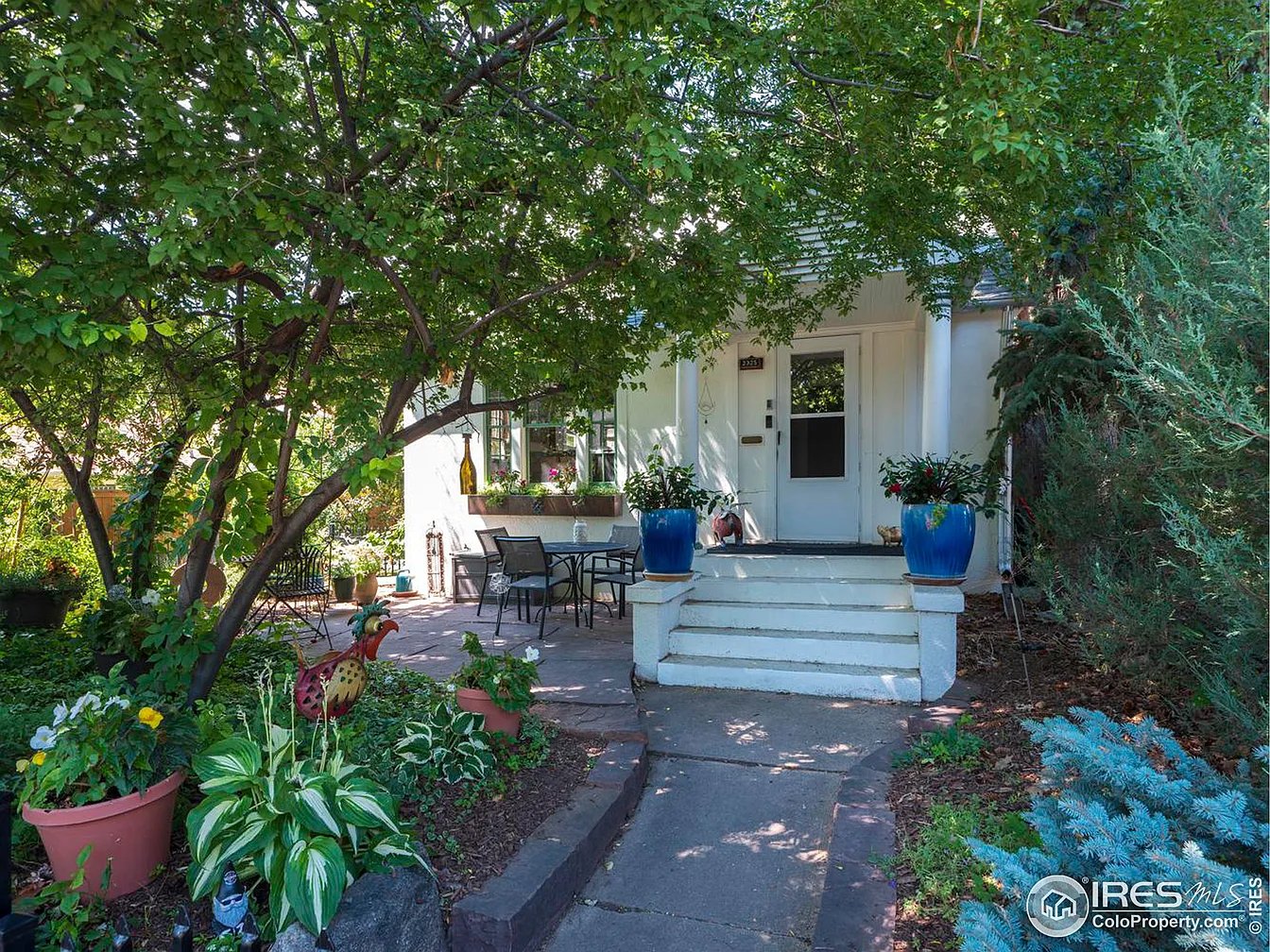 2325 4th St