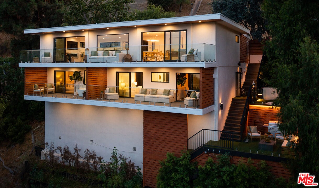 7853 Willow Glen Rd