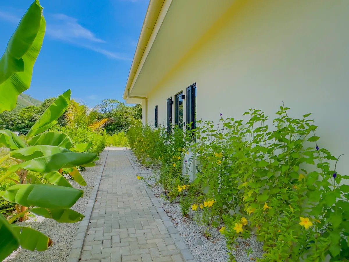 One-Level Home w/Solar, Pool, walk Club Access in Coco Bay Estates