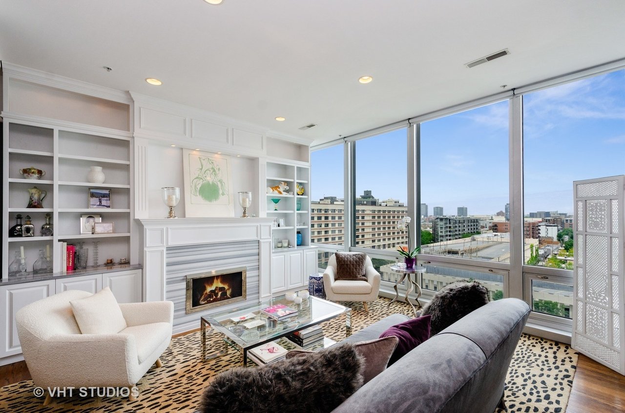 500 W Superior St, #712