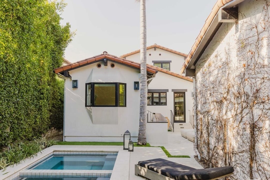 Solaris Pavilion, Westbourne Dr, 90048