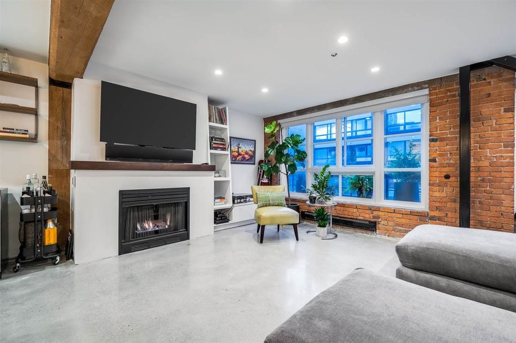 1066 Hamilton St, #303