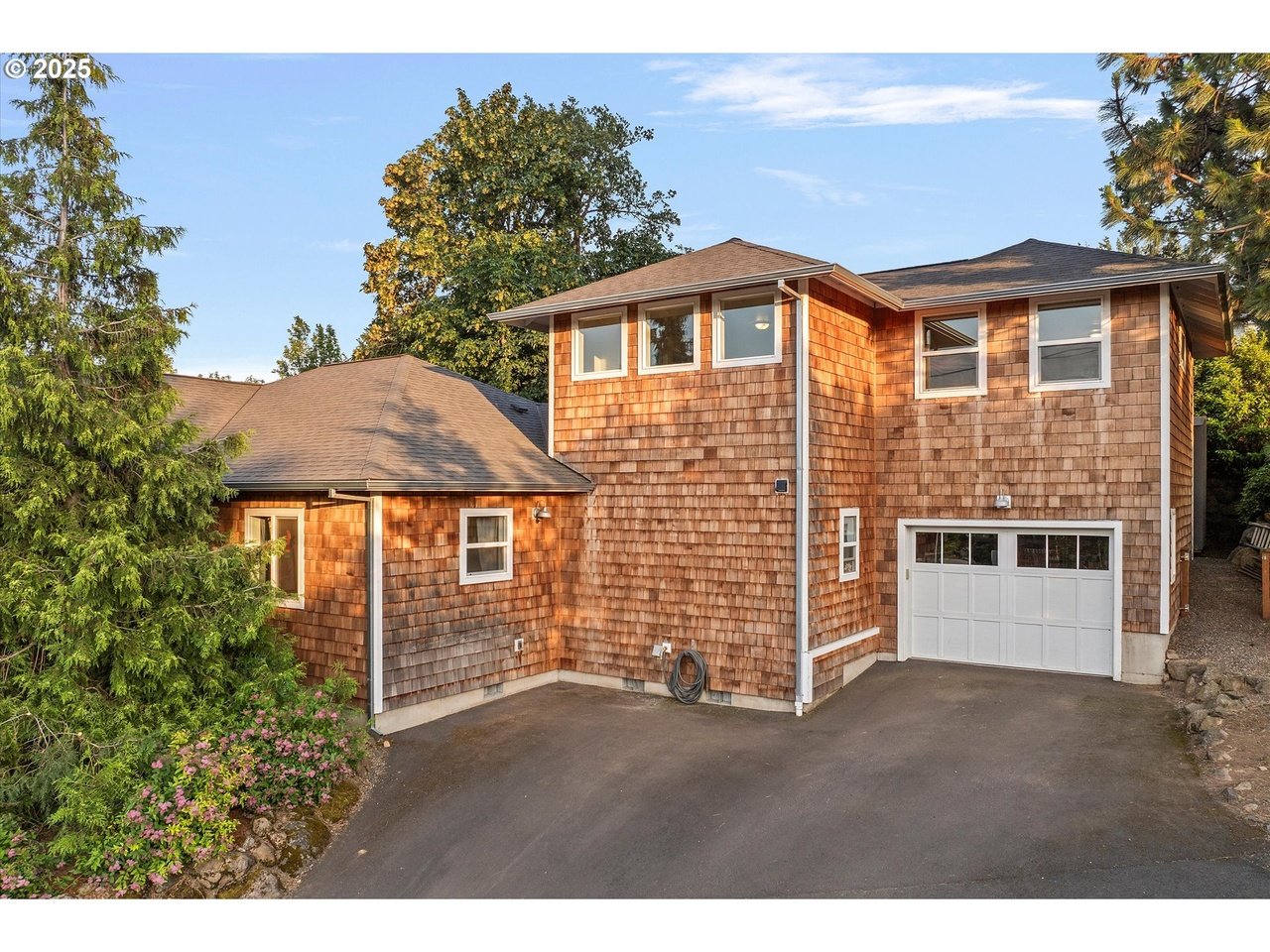 902 Elan Dr