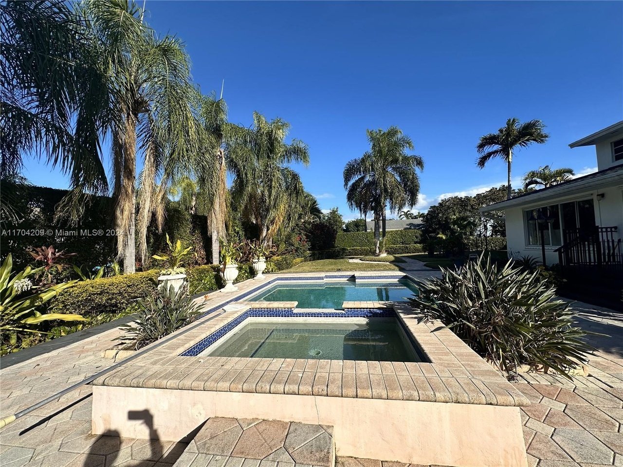 8221 SW 185th Ter