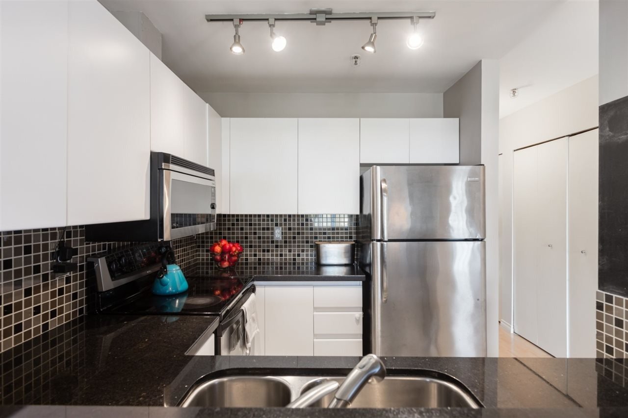 2020 W 8th Ave, PH407