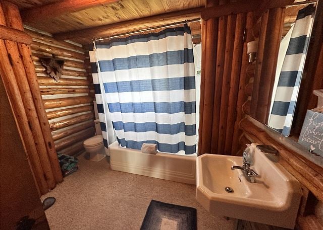 Randall's Point End Cabin 