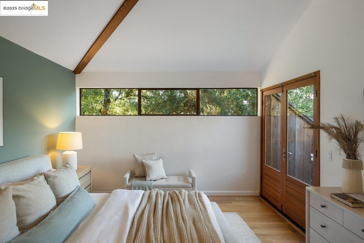 2112 Manzanita Dr