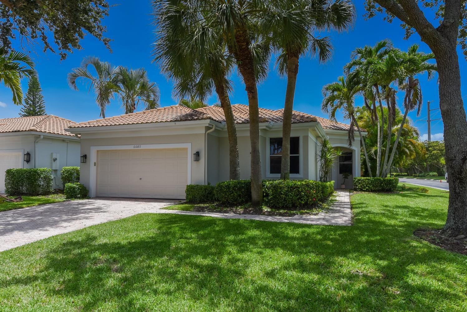 6685 NW 24th Ter