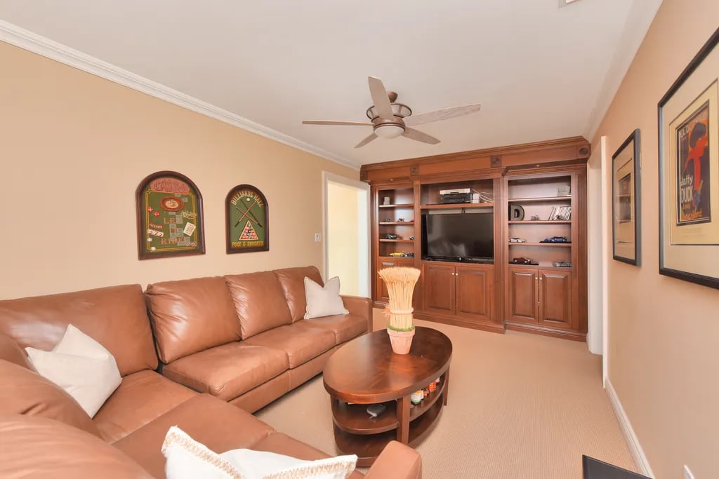 39 Hunting Hollow Ct