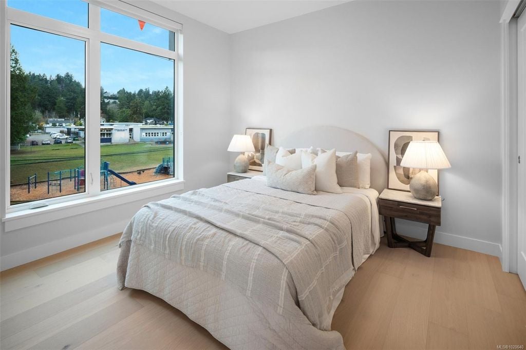 5229 Cordova Bay, #303
