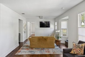 260 E Edgewood Pl