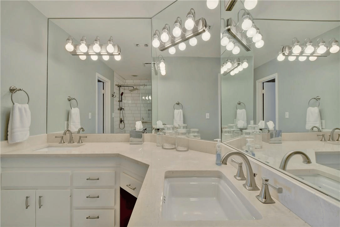 411 North Horseshoe Blvd