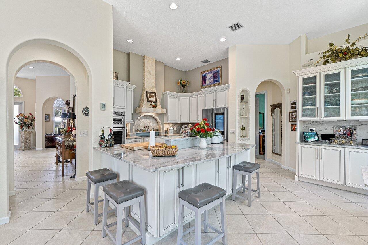 929 Greenbriar Dr