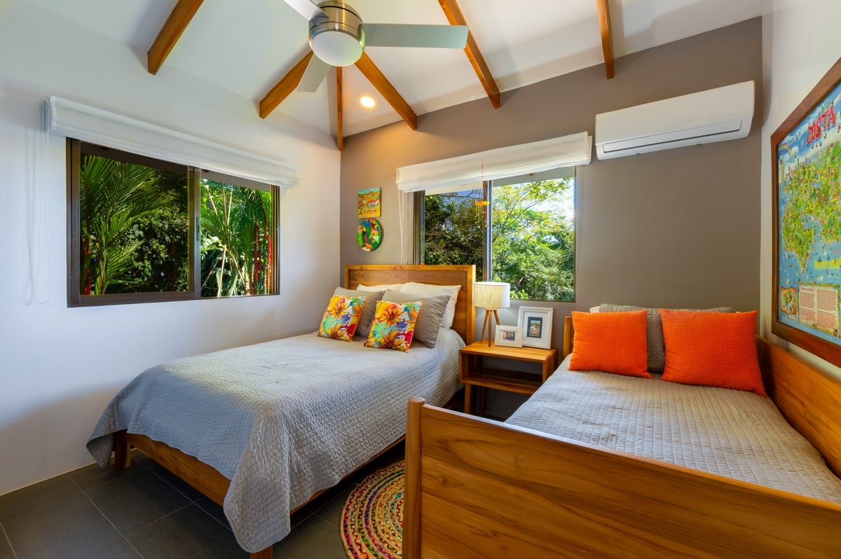  3 Bedroom Stunning Luxury Home Featuring Sweeping Valley & Ocean Views, 5.67 ACRES 