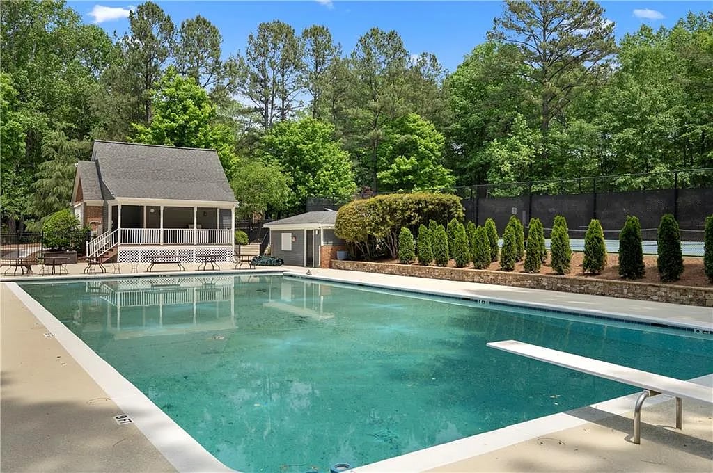 1555 Northcliff Trce