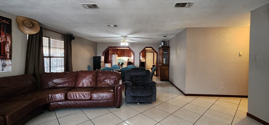 2880 Yucca Cir