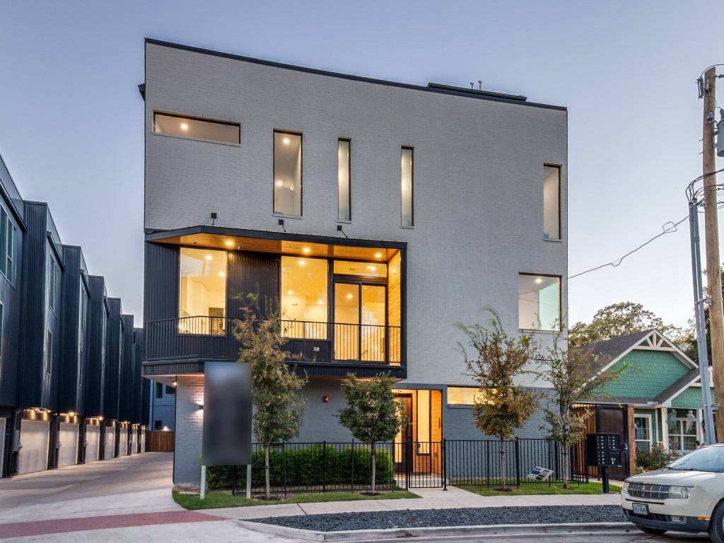 426 W 9th