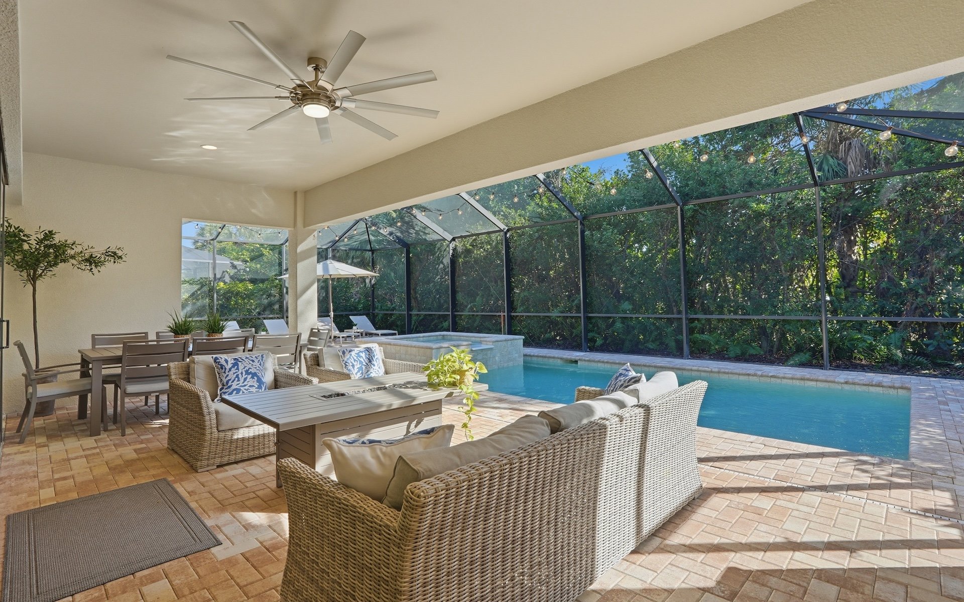 2867 Coco Lakes Dr