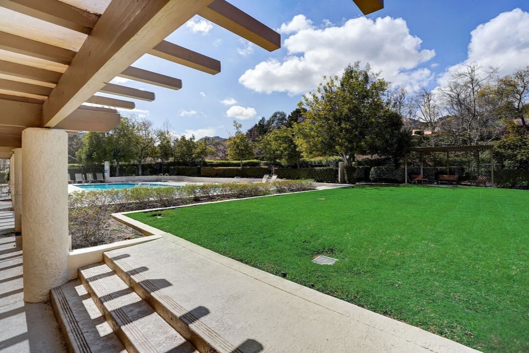 22222 Horizon Pl