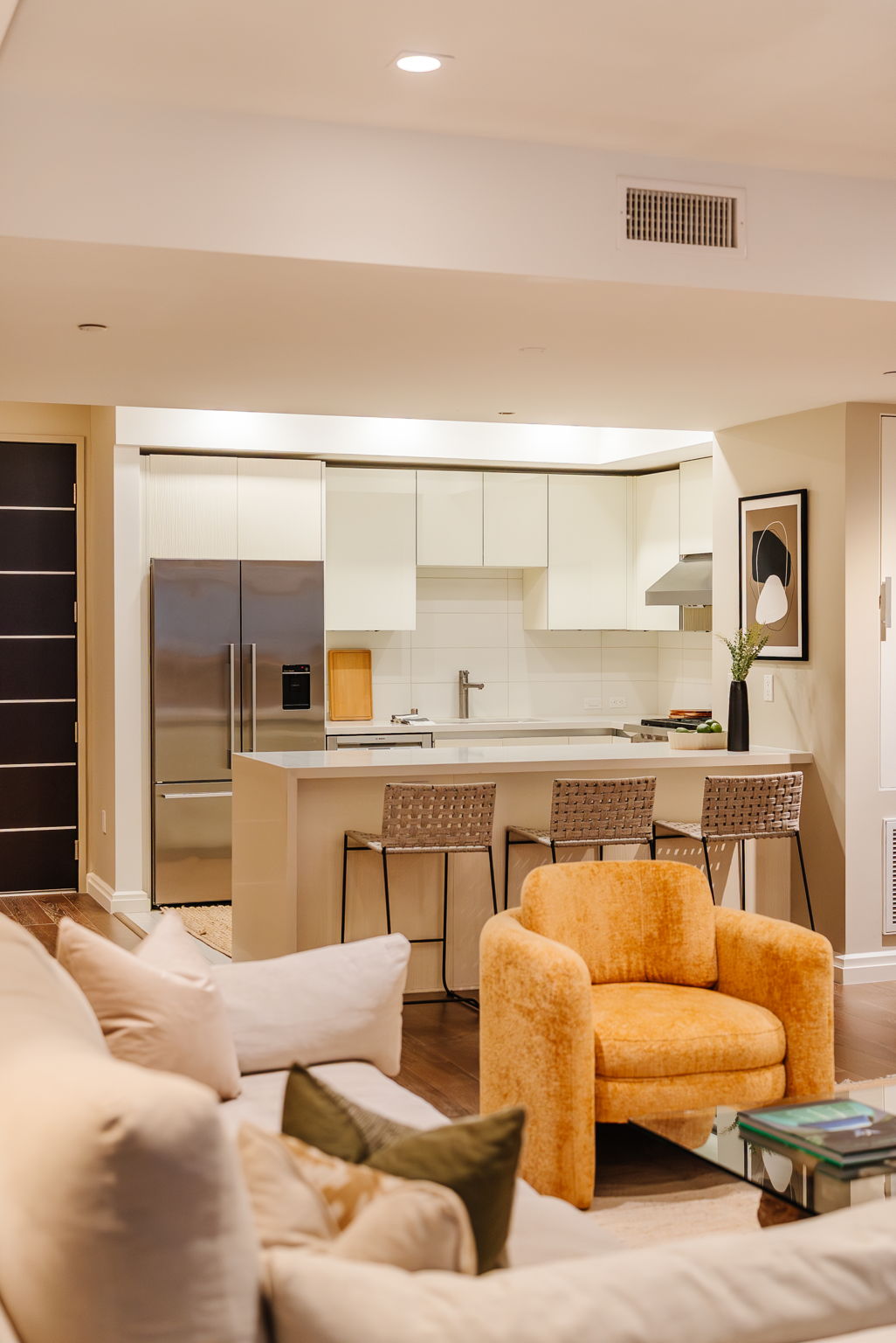 441 S Barrington Ave Unit: 109, Brentwood 