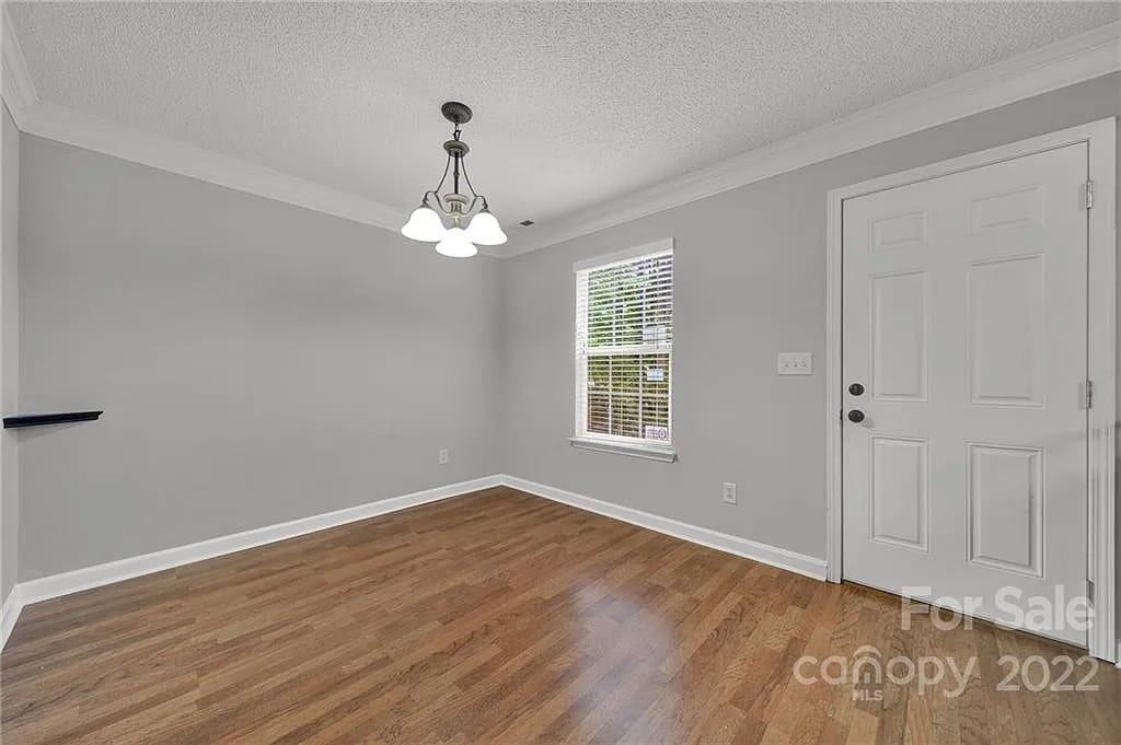 206 Forest Oaks Dr