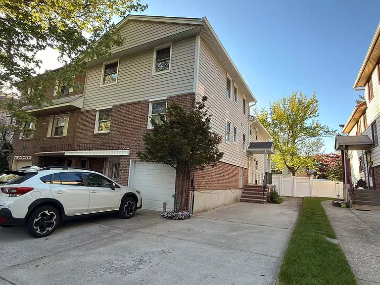 221-47 59 Ave #2FL