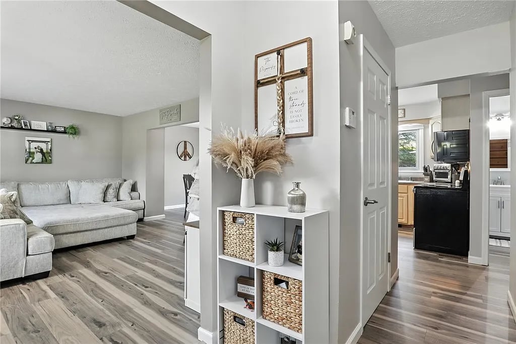 12 Calman Pl