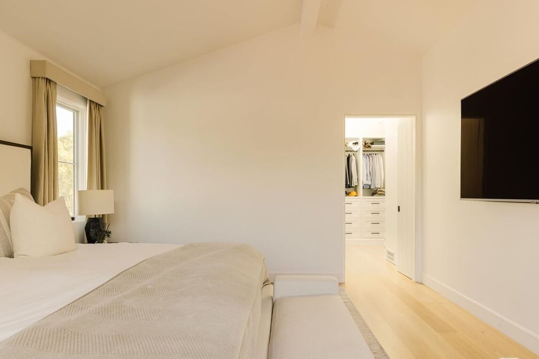 Solaris Pavilion, Westbourne Dr, 90048