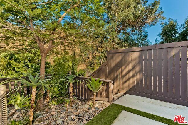 5860 Carolus Dr