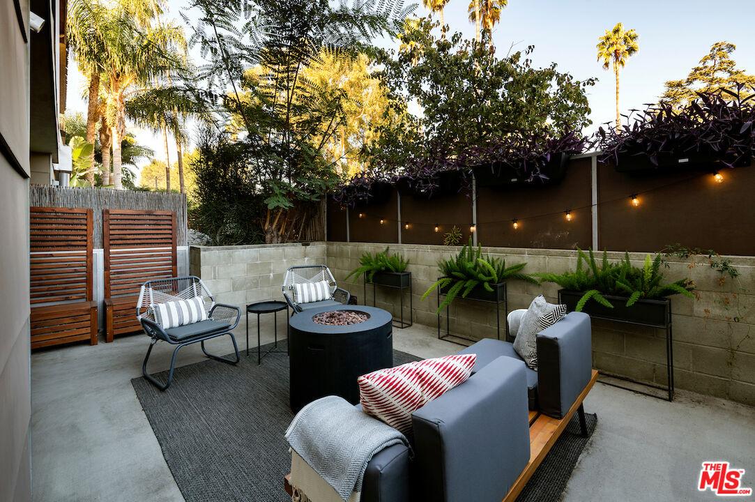 5806 Waring Ave Unit: 2