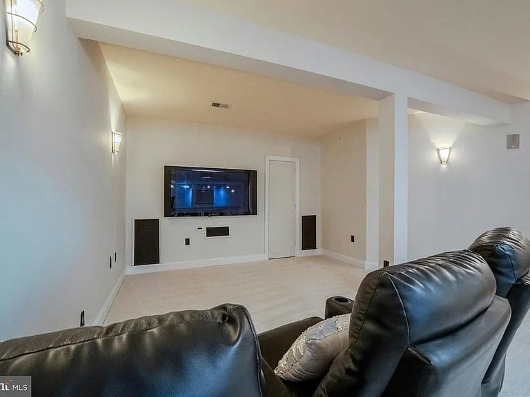 106 Calvary Ct SE