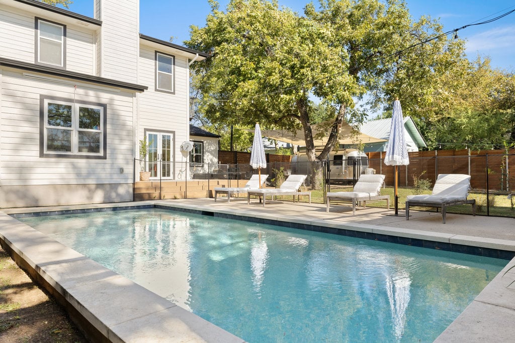 909 East 50th Street