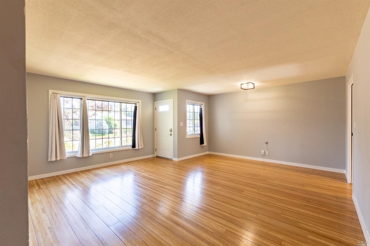 6 Boulevard Ct
