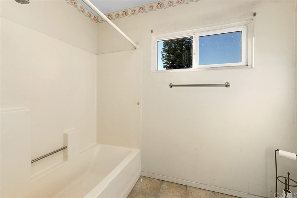 1372 Kenneth Dr