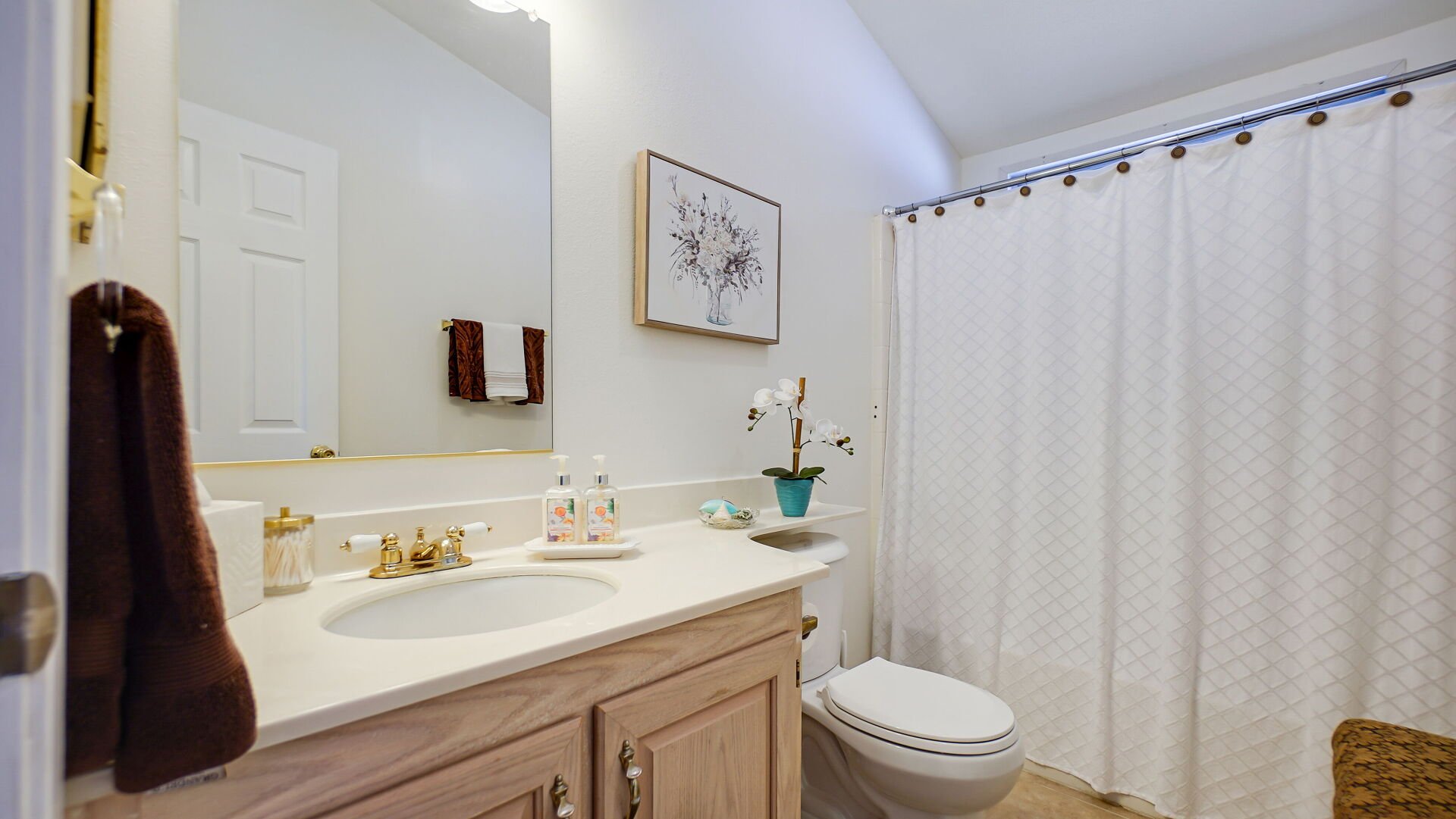 8651 Foothill Boulevard 35