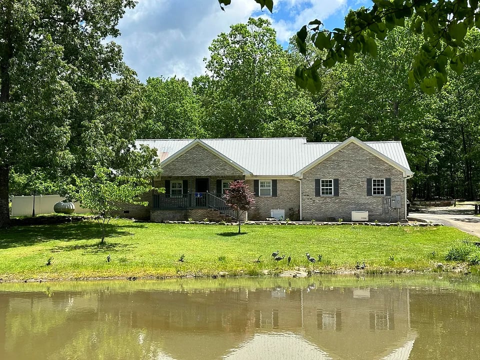 152 Black Mountain Rd E