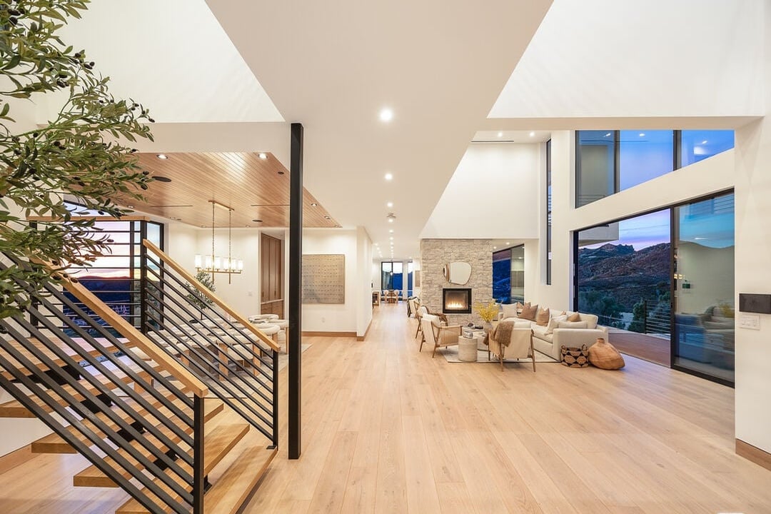 Mulholland Hwy, 90265