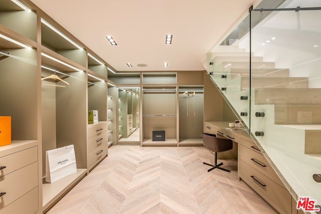 Monarch Crest, Sierra Mar Pl, 90069