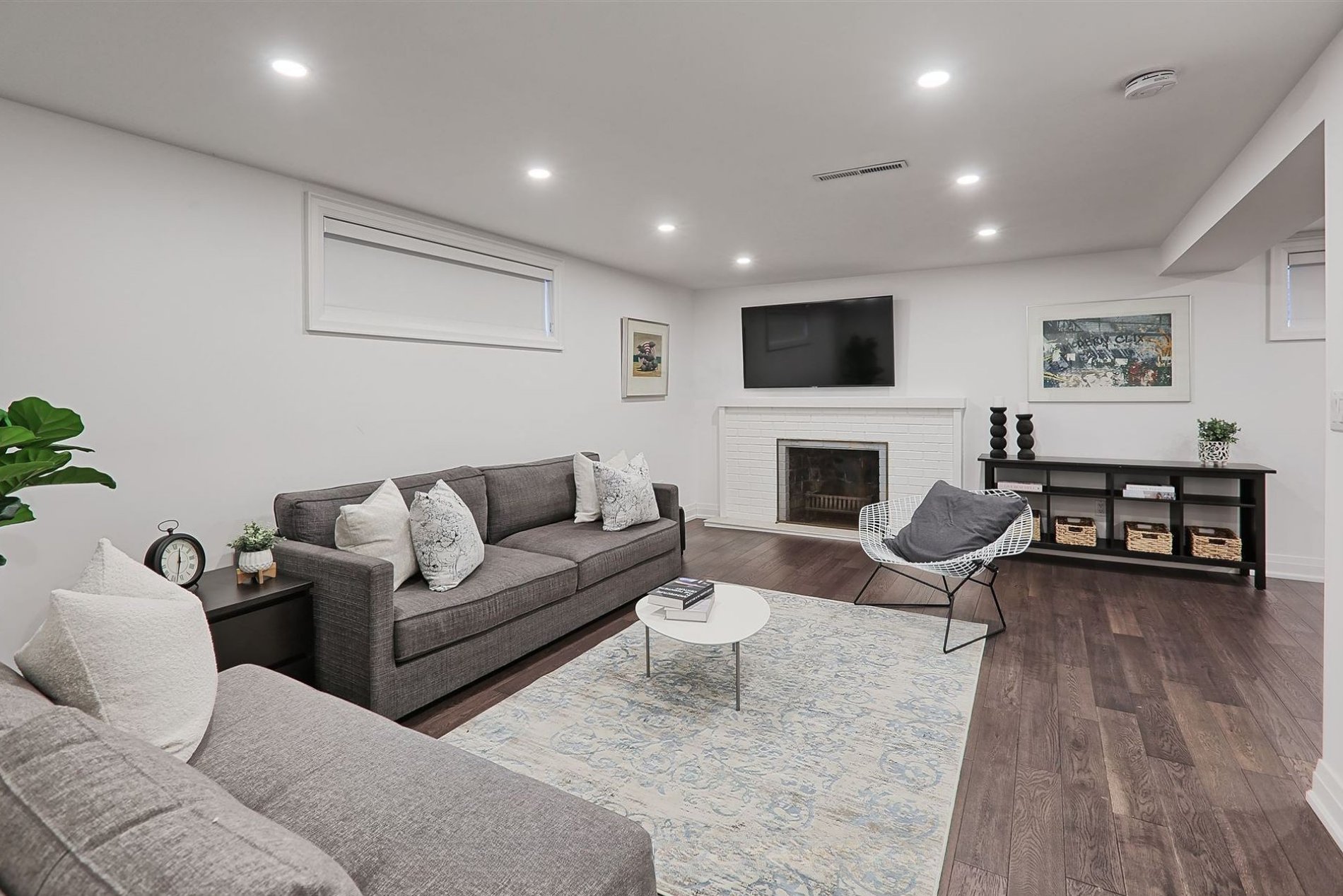1257 Cloverbrae Cres