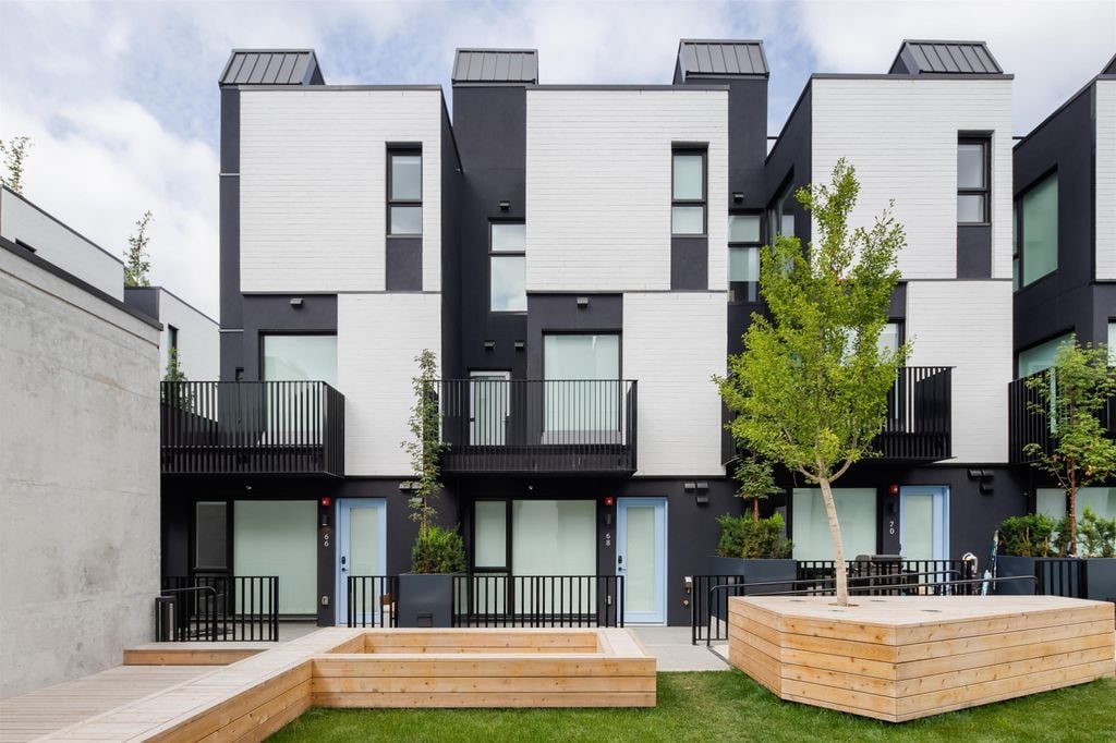 82 W King Edward Ave