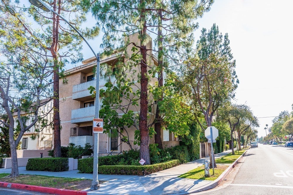 177 N La Peer Dr