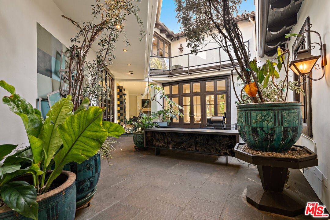 Century Woods Dr, 90067