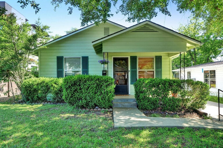 Leased | 3011 E 17th ST