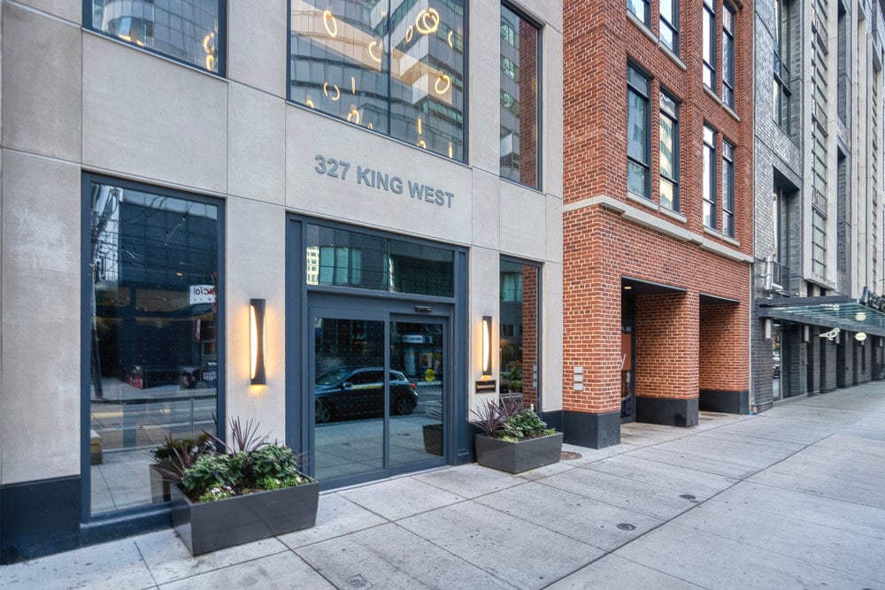 327 King Street W 1408
