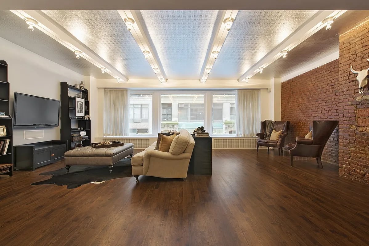 15 W 17th St #2